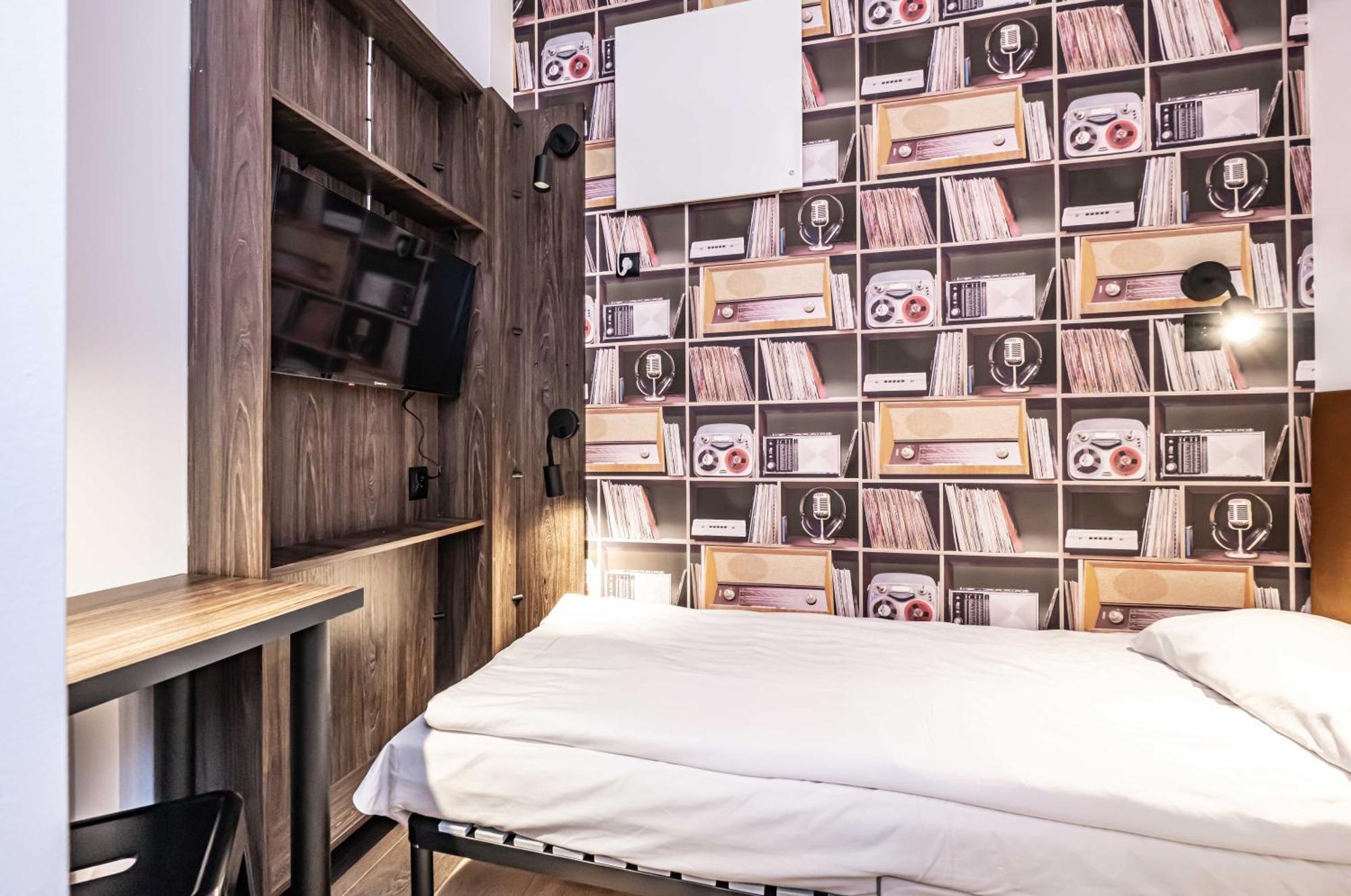 Vola Hostel Warsaw Exterior photo
